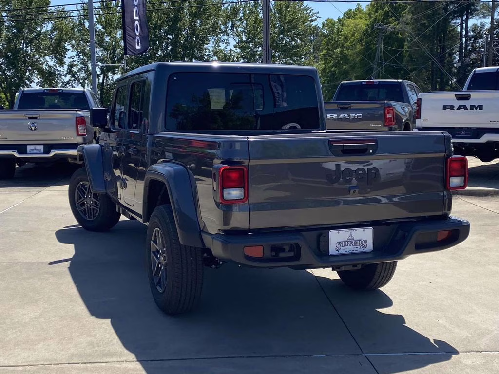 2026 Granite Crystal Metallic Clearcoat Jeep Gladiator Sport S 4X4 Truck