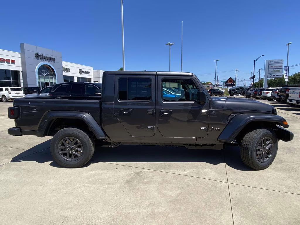 2026 Granite Crystal Metallic Clearcoat Jeep Gladiator Sport S 4X4 Truck