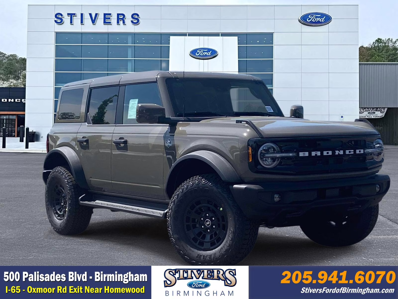 2026 Gray Ford Bronco Outer Banks 4X4 SUV