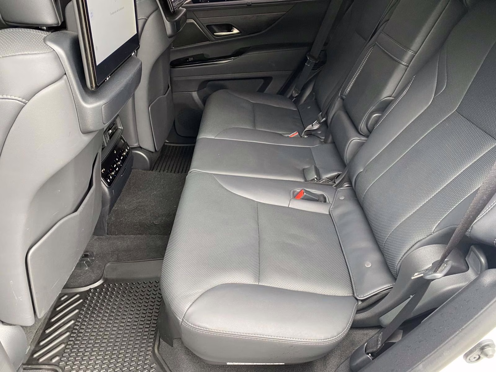 2025 Eminent White Pearl Lexus LX 700h Luxury 4X4 SUV