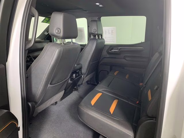 2023 Summit White GMC Sierra 1500 AT4 4X4 Truck