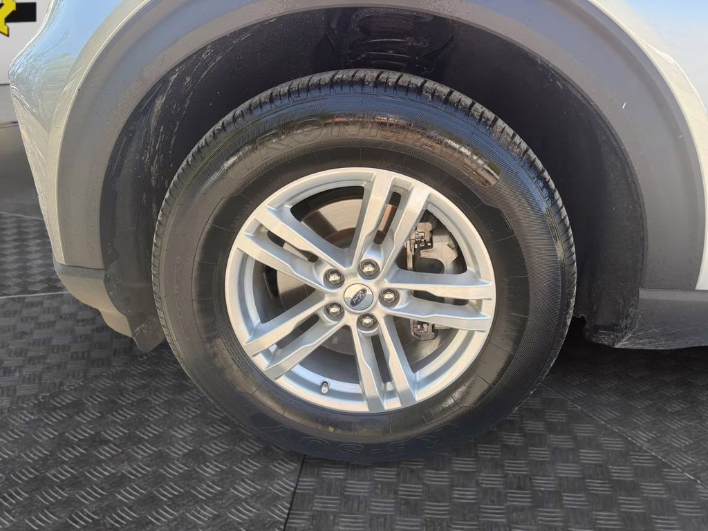 2023 Silver Metallic Ford Explorer XLT RWD SUV