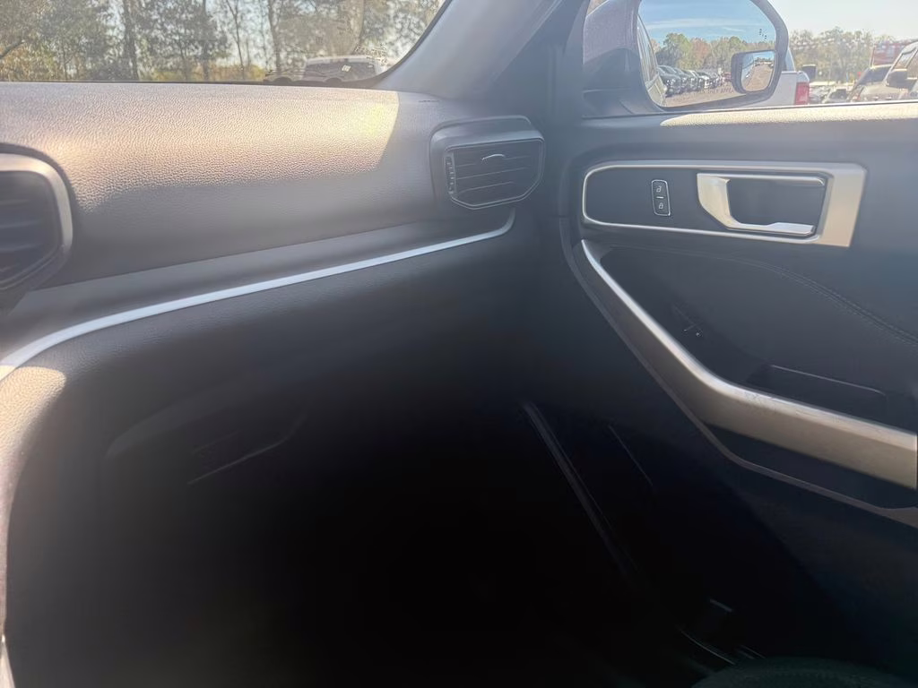 2023 Silver Metallic Ford Explorer XLT RWD SUV