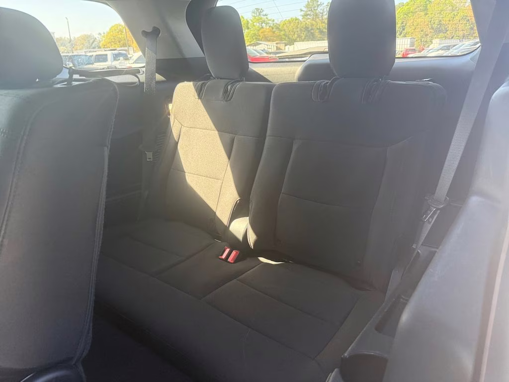 2023 Silver Metallic Ford Explorer XLT RWD SUV