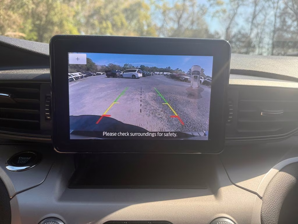 2023 Silver Metallic Ford Explorer XLT RWD SUV