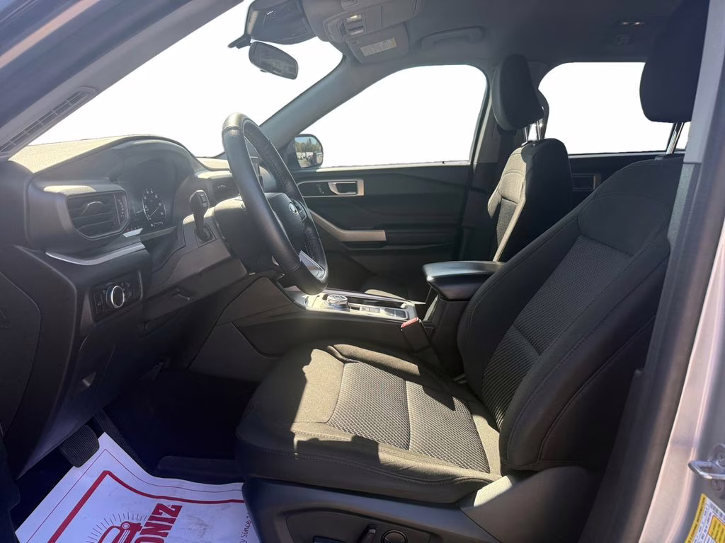2023 Silver Metallic Ford Explorer XLT RWD SUV