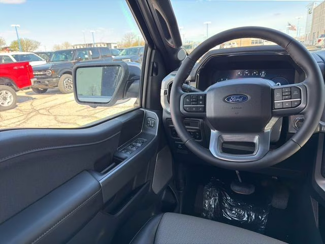 2026 White Ford F-150 Lariat 4X4 Truck