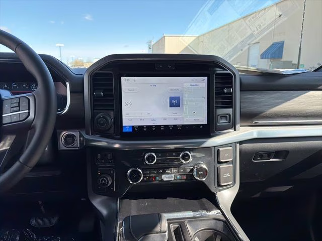 2026 White Ford F-150 Lariat 4X4 Truck