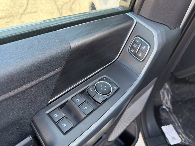 2026 White Ford F-150 Lariat 4X4 Truck