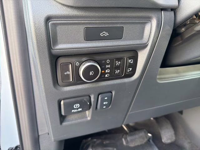 2026 White Ford F-150 Lariat 4X4 Truck