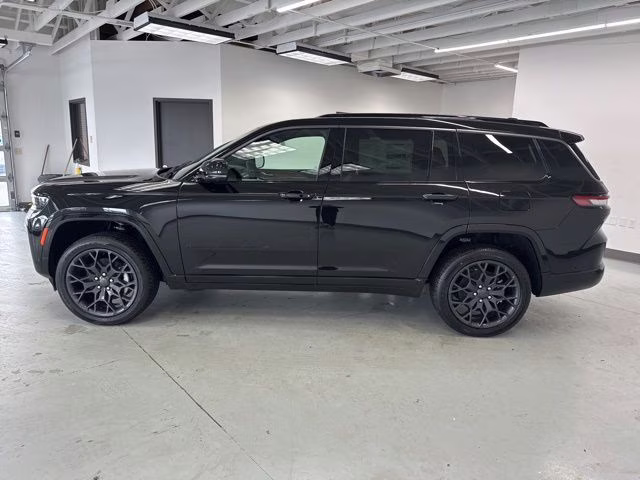 2026 Diamond Black Crystal Pearlcoat Jeep Grand Cherokee L Summit 4X4 SUV
