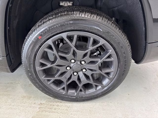 2026 Diamond Black Crystal Pearlcoat Jeep Grand Cherokee L Summit 4X4 SUV