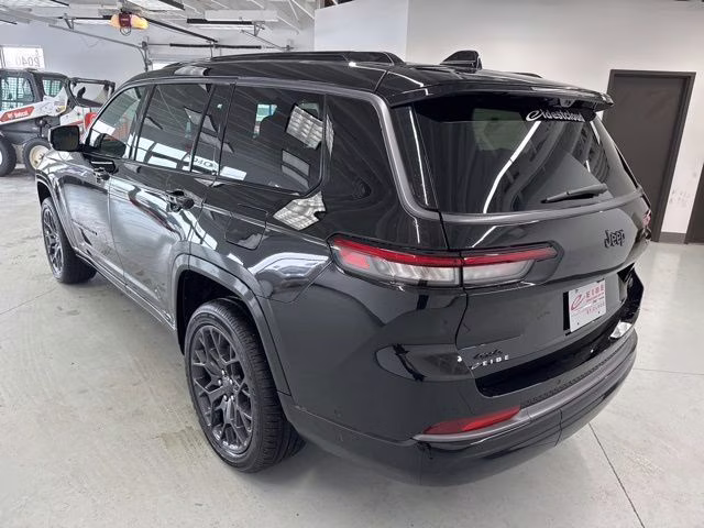 2026 Diamond Black Crystal Pearlcoat Jeep Grand Cherokee L Summit 4X4 SUV