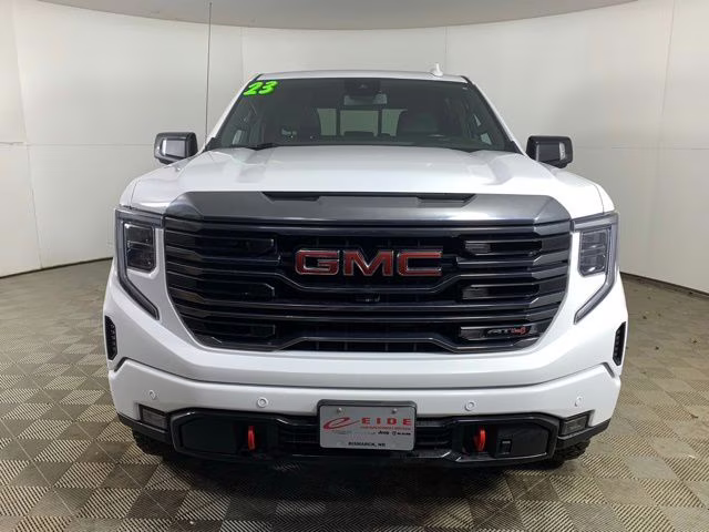 2023 Summit White GMC Sierra 1500 AT4 4X4 Truck