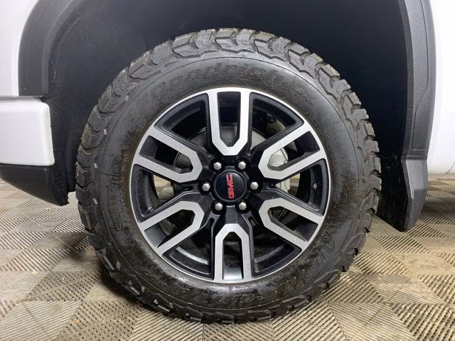 2023 Summit White GMC Sierra 1500 AT4 4X4 Truck