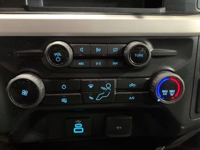 2024 Iconic Silver Metallic Ford Super Duty F-350 SRW XLT 4X4 Truck