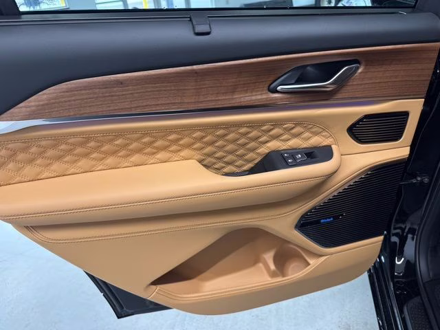 2026 Diamond Black Crystal Pearlcoat Jeep Grand Cherokee L Summit 4X4 SUV