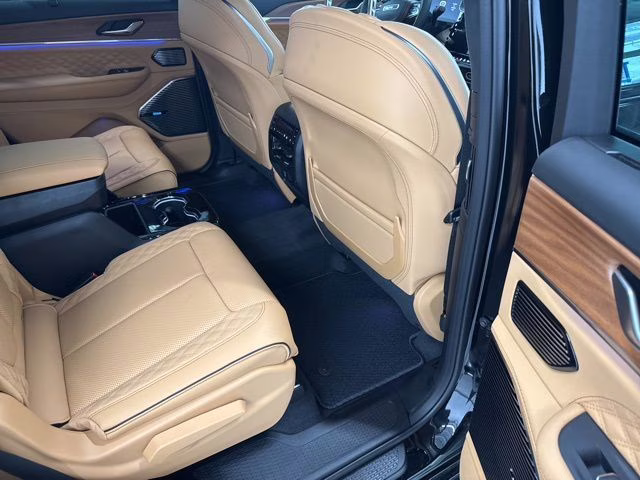 2026 Diamond Black Crystal Pearlcoat Jeep Grand Cherokee L Summit 4X4 SUV