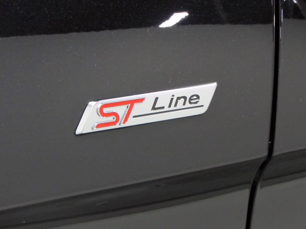 2024 Agate Black Metallic Ford Edge ST Line AWD SUV