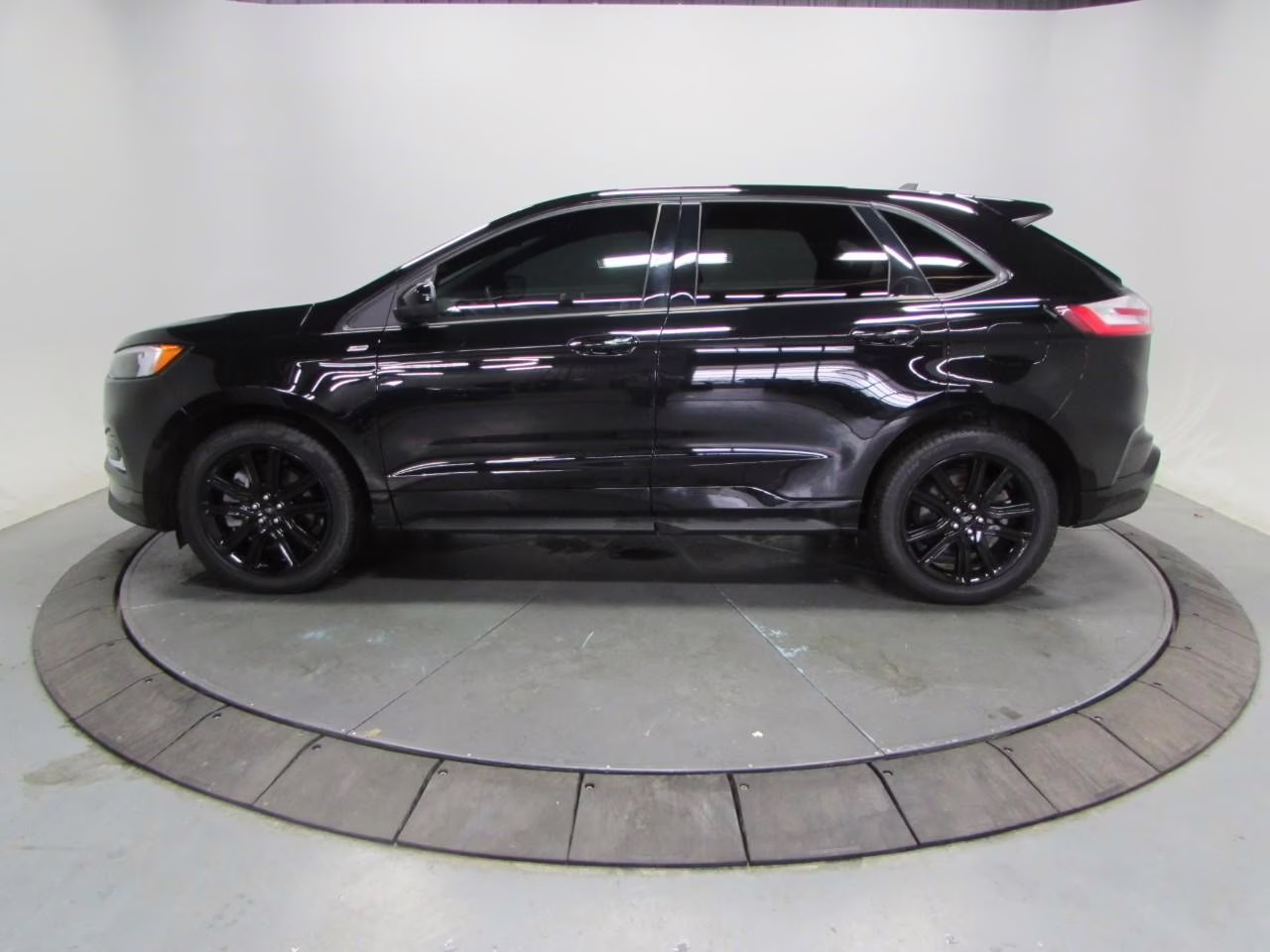 2024 Agate Black Metallic Ford Edge ST Line AWD SUV