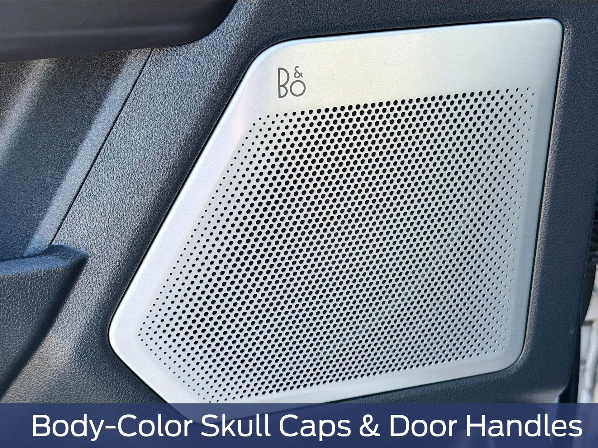 2025 Space White Metallic Ford F-150 Lariat 4X4 Truck