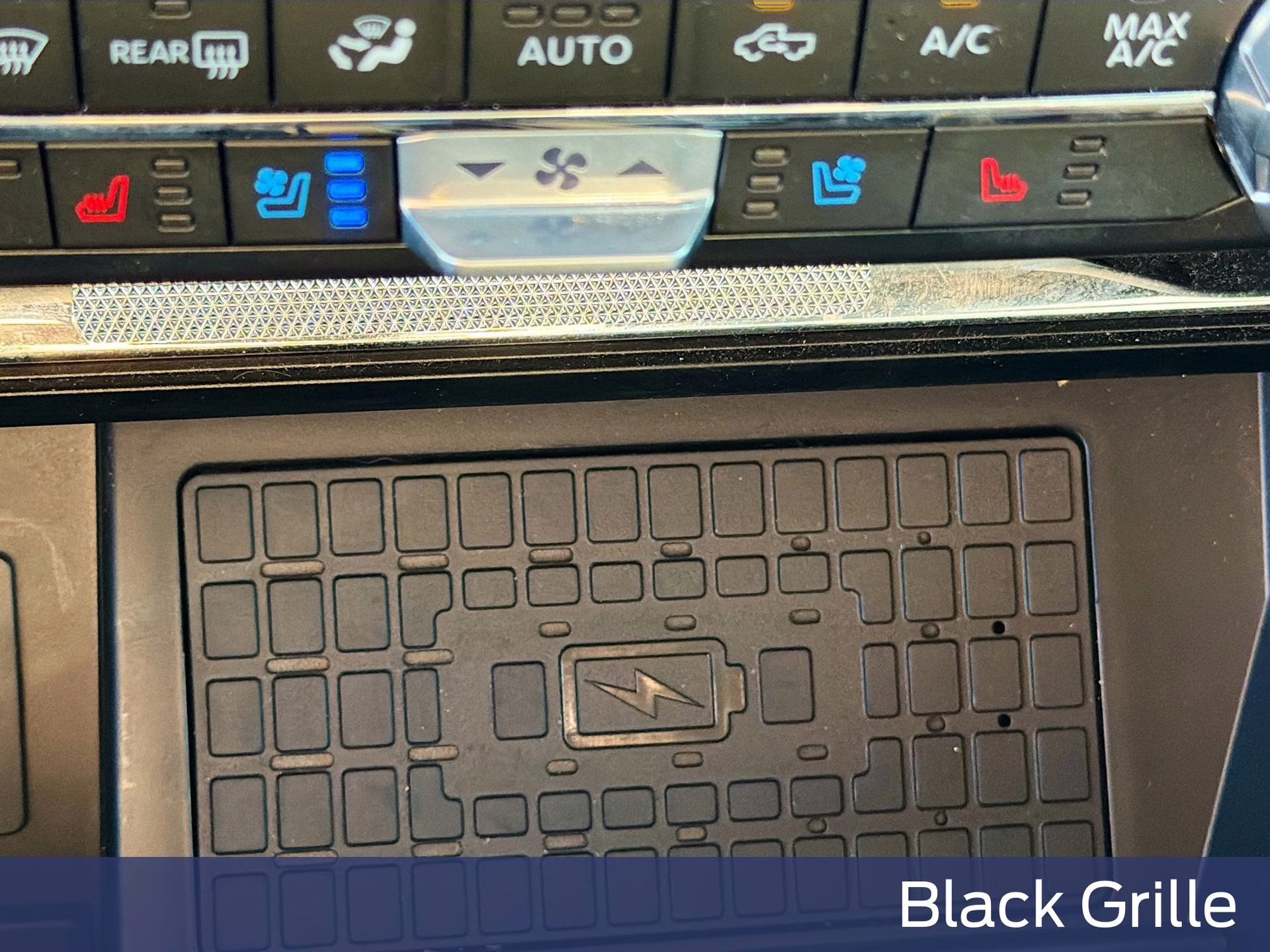 2025 Space White Metallic Ford F-150 Lariat 4X4 Truck