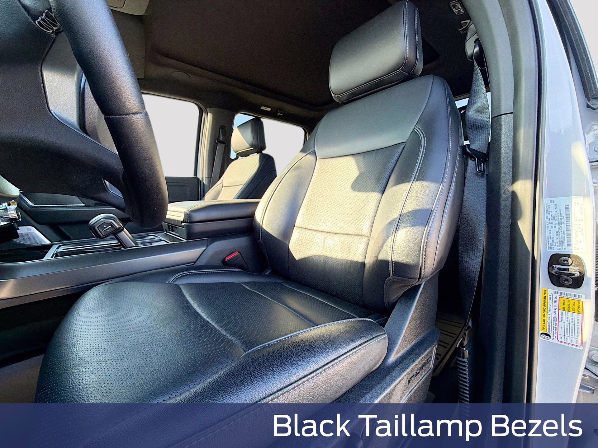 2025 Space White Metallic Ford F-150 Lariat 4X4 Truck