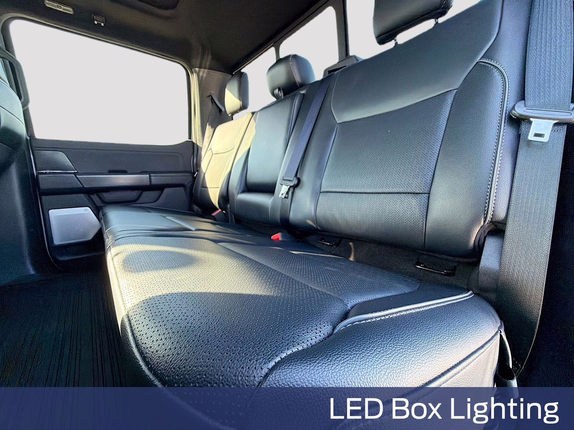 2025 Space White Metallic Ford F-150 Lariat 4X4 Truck