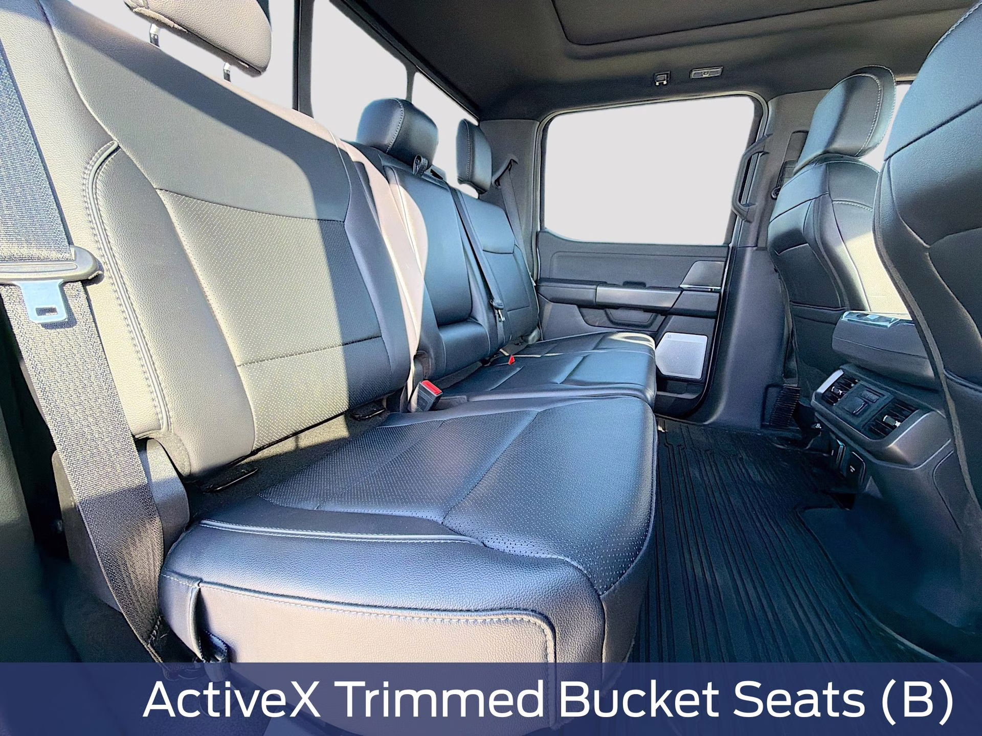 2025 Space White Metallic Ford F-150 Lariat 4X4 Truck