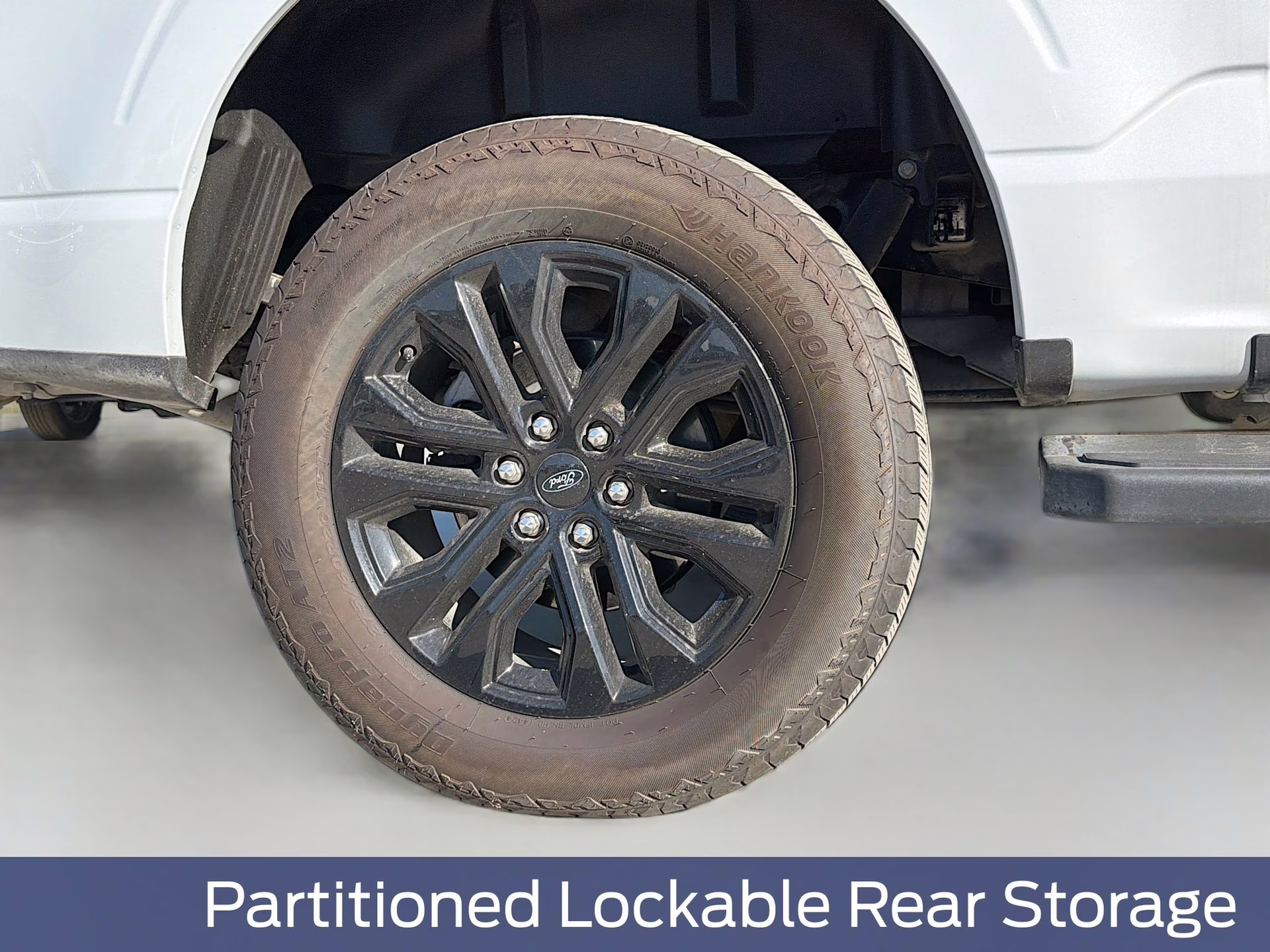 2025 Space White Metallic Ford F-150 Lariat 4X4 Truck