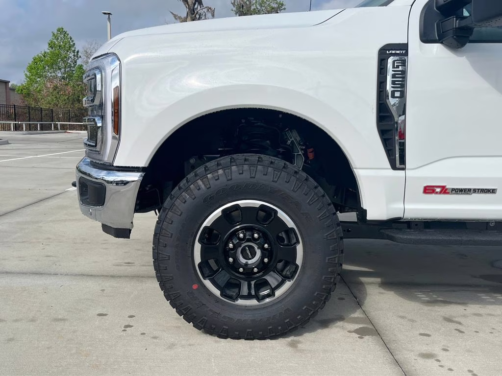 2026 White Metallic Ford Super Duty F-250 SRW Lariat 4X4 Truck