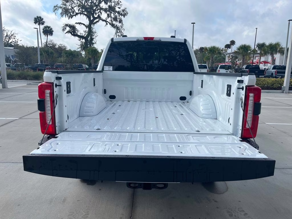 2026 White Metallic Ford Super Duty F-250 SRW Lariat 4X4 Truck
