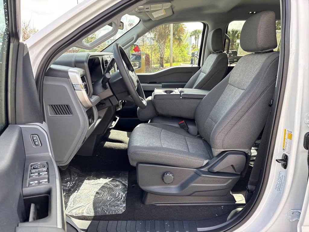 2026 Oxford White Ford Super Duty F-250 SRW XL 4X4 Truck