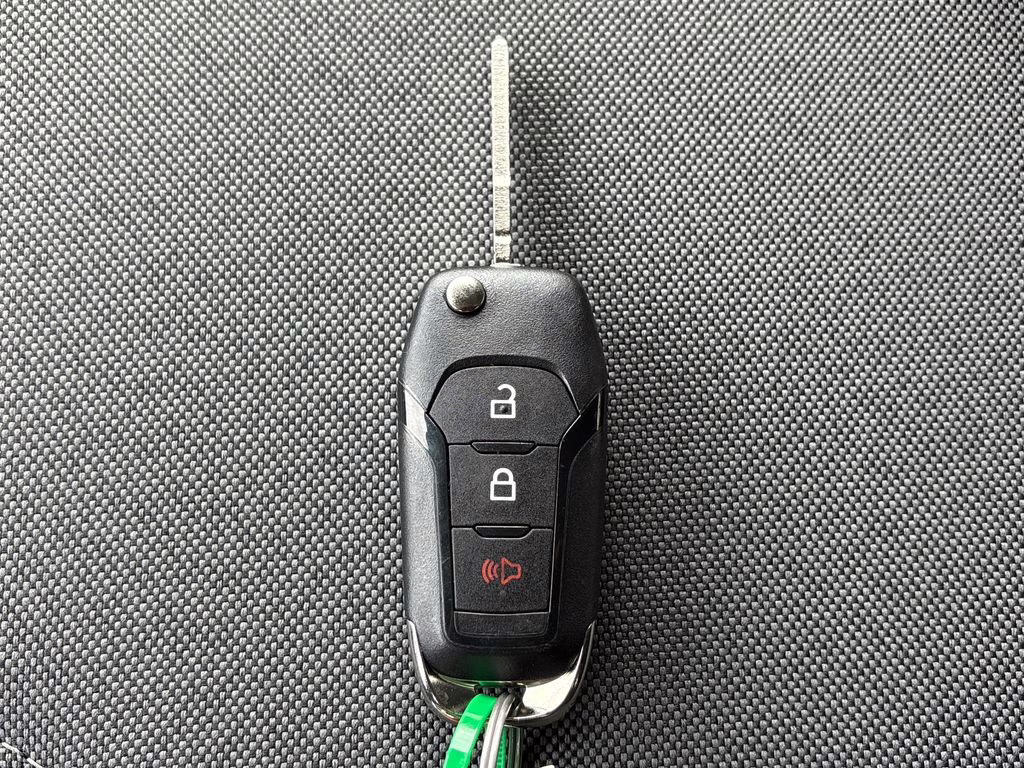 2026 Oxford White Ford Super Duty F-250 SRW XL 4X4 Truck