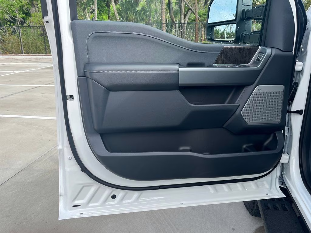 2026 White Metallic Ford Super Duty F-250 SRW Lariat 4X4 Truck