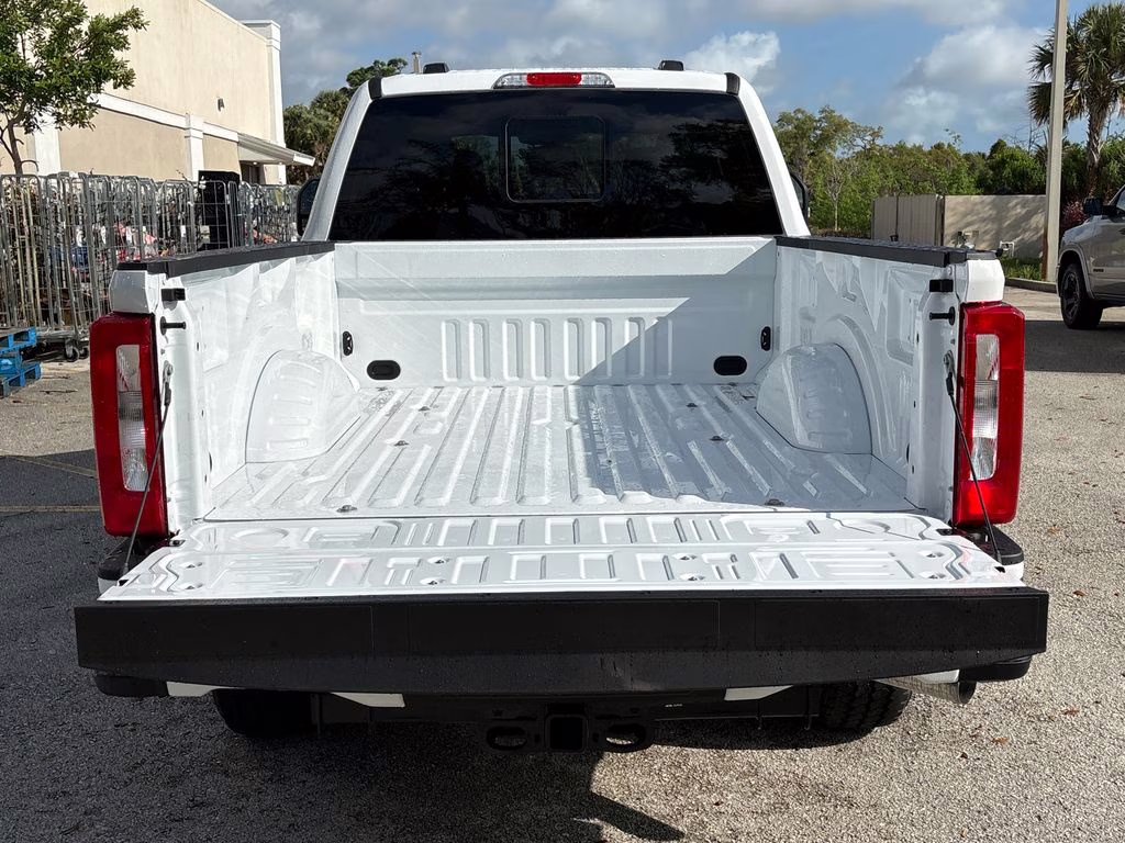 2026 Oxford White Ford Super Duty F-250 SRW XL 4X4 Truck