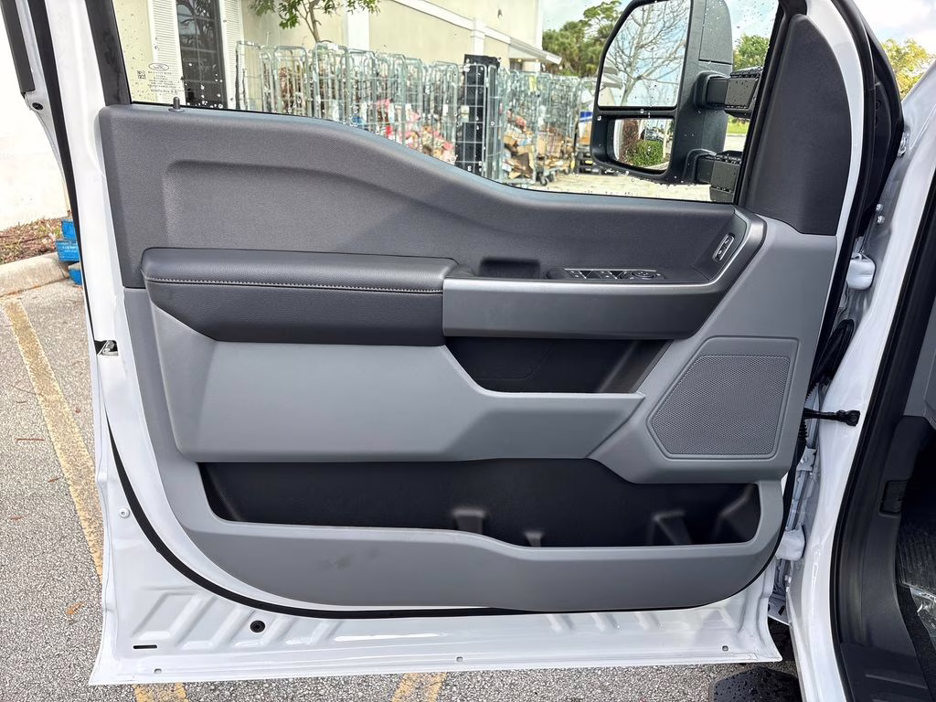 2026 Oxford White Ford Super Duty F-250 SRW XL 4X4 Truck