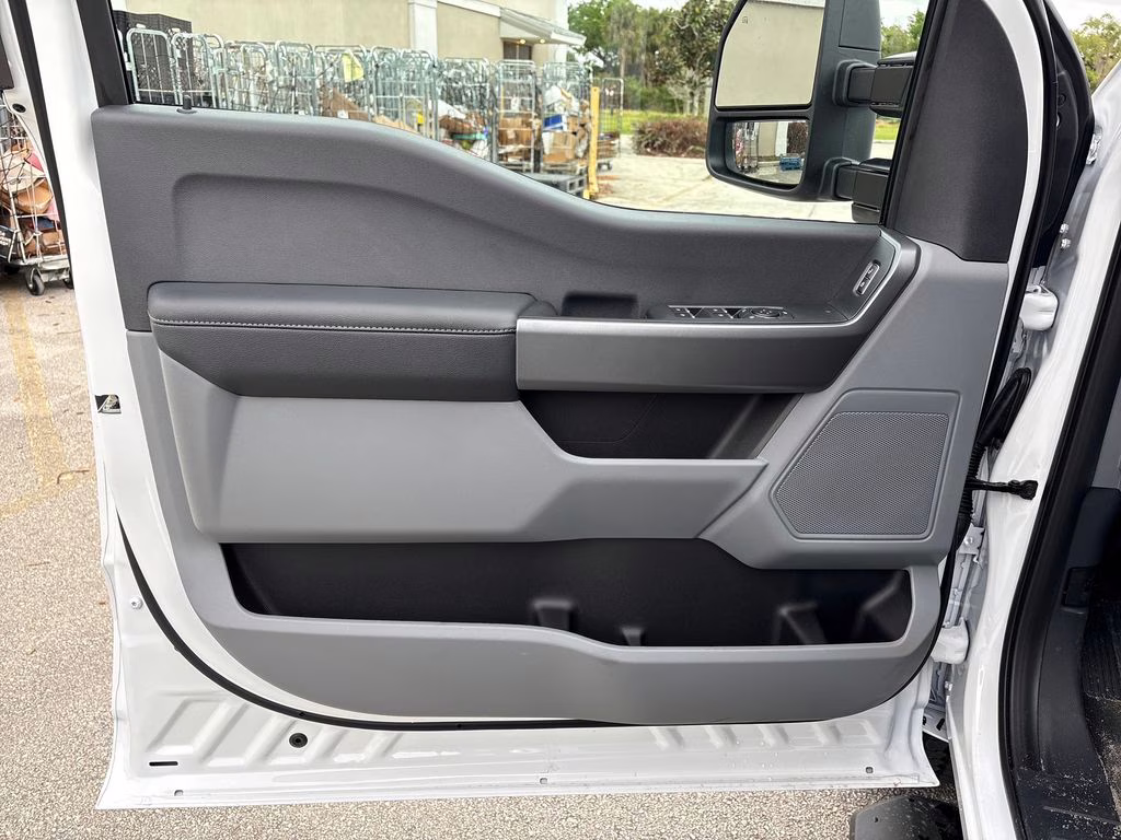 2026 Oxford White Ford Super Duty F-250 SRW XL 4X4 Truck