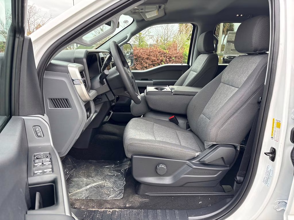 2026 Oxford White Ford Super Duty F-250 SRW XL 4X4 Truck