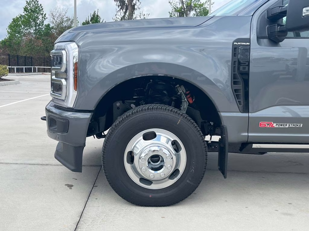 2026 Gray Metallic Ford Super Duty F-350 DRW Platinum 4X4 Truck