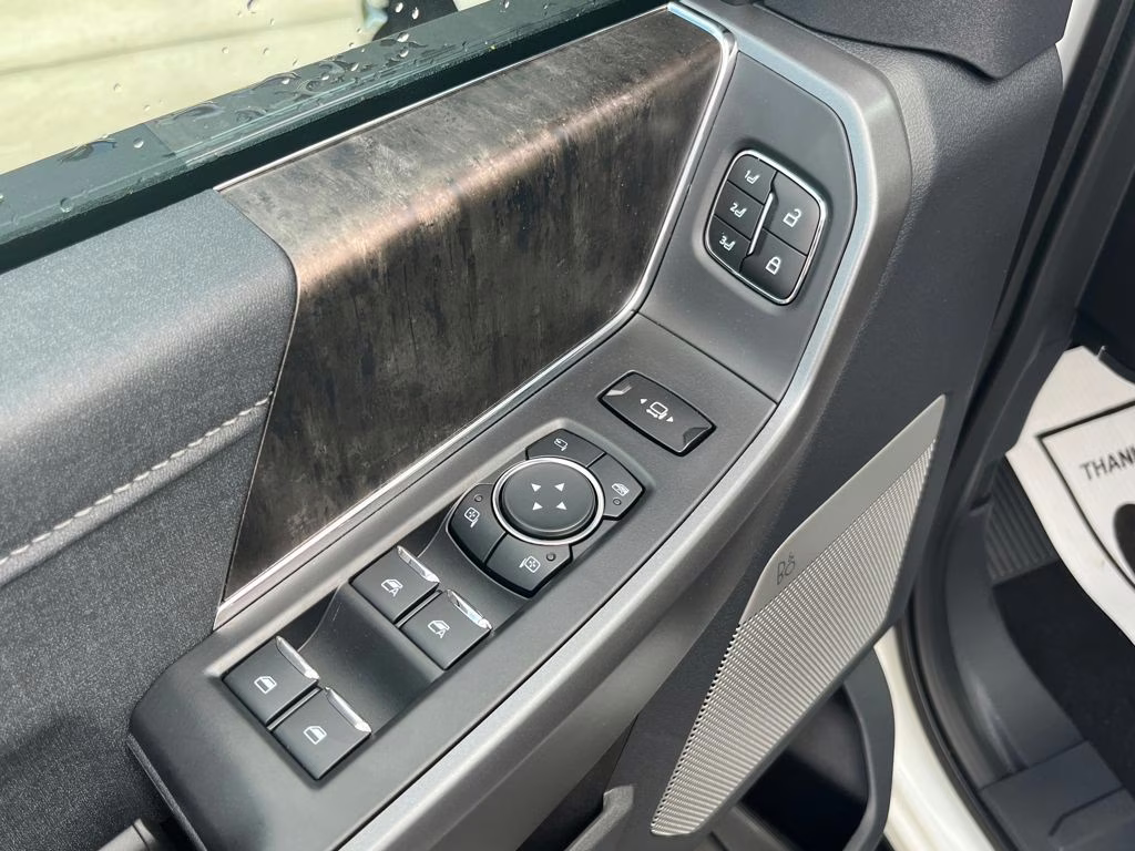 2026 White Metallic Ford Super Duty F-250 SRW Lariat 4X4 Truck