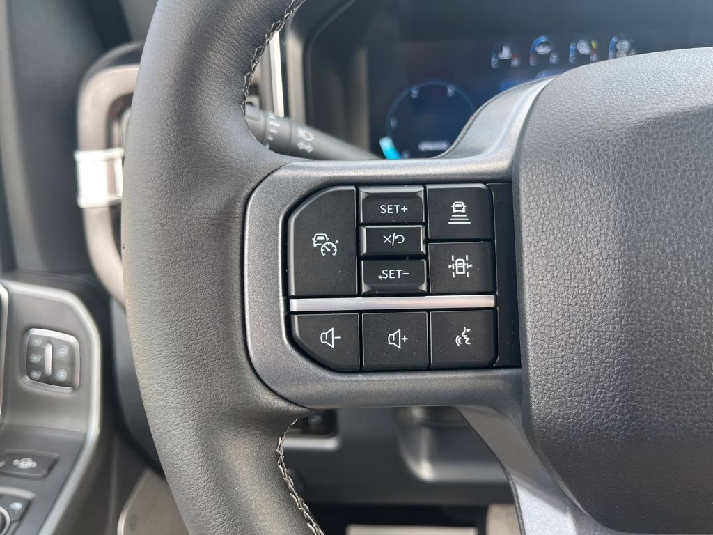 2026 White Metallic Ford Super Duty F-250 SRW Lariat 4X4 Truck