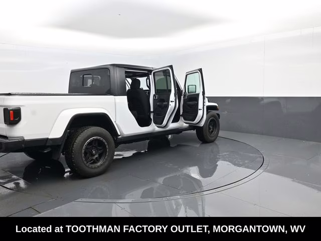 2021 Bright White Clearcoat Jeep Gladiator Willys 4X4 Truck