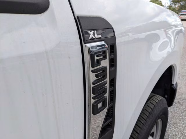 2024 Oxford White Ford Super Duty F-350 SRW XL 4X4 Truck