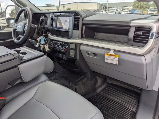 2024 Oxford White Ford Super Duty F-350 SRW XL 4X4 Truck