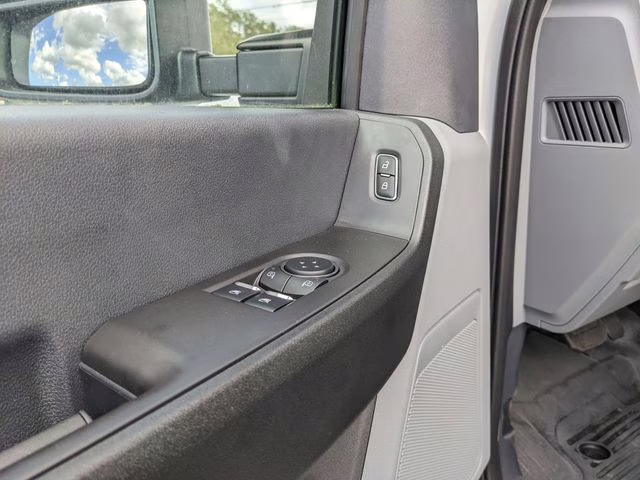 2024 Oxford White Ford Super Duty F-350 SRW XL 4X4 Truck