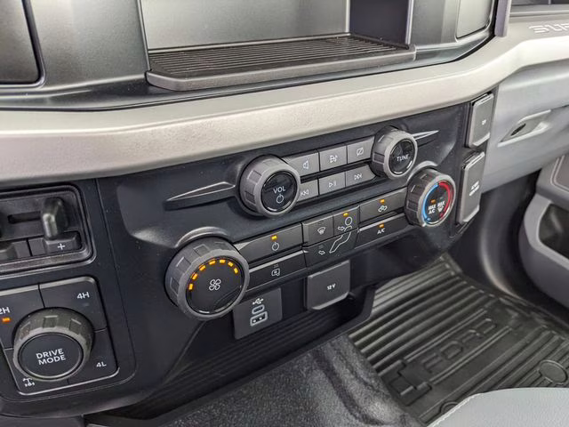 2024 Oxford White Ford Super Duty F-350 SRW XL 4X4 Truck