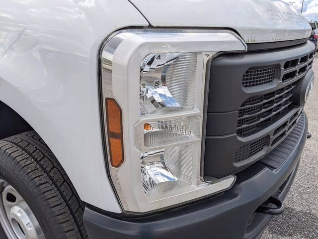 2024 Oxford White Ford Super Duty F-350 SRW XL 4X4 Truck