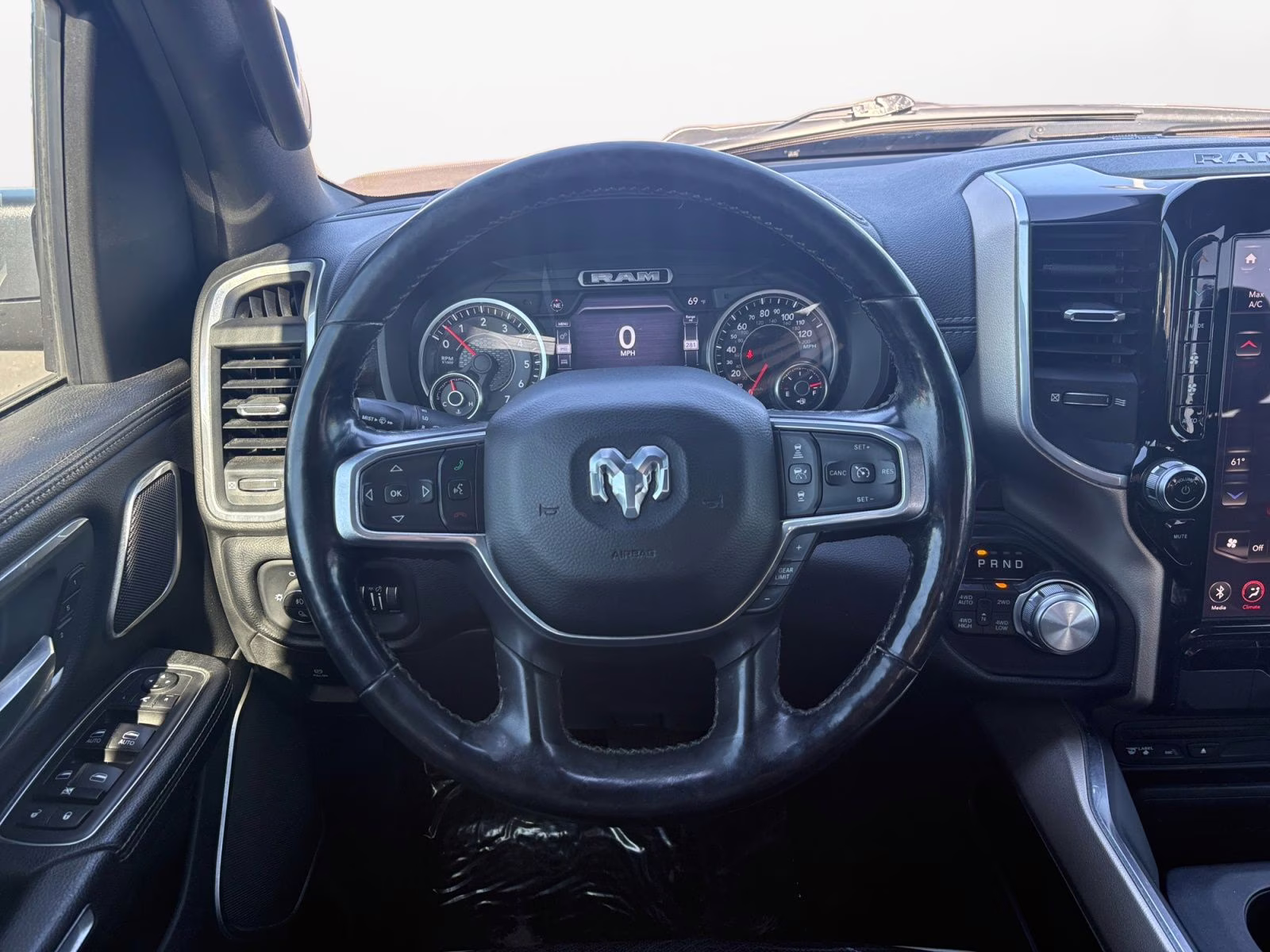 2019 Diamond Black Crystal Pearlcoat Ram 1500 Laramie 4X4 Truck