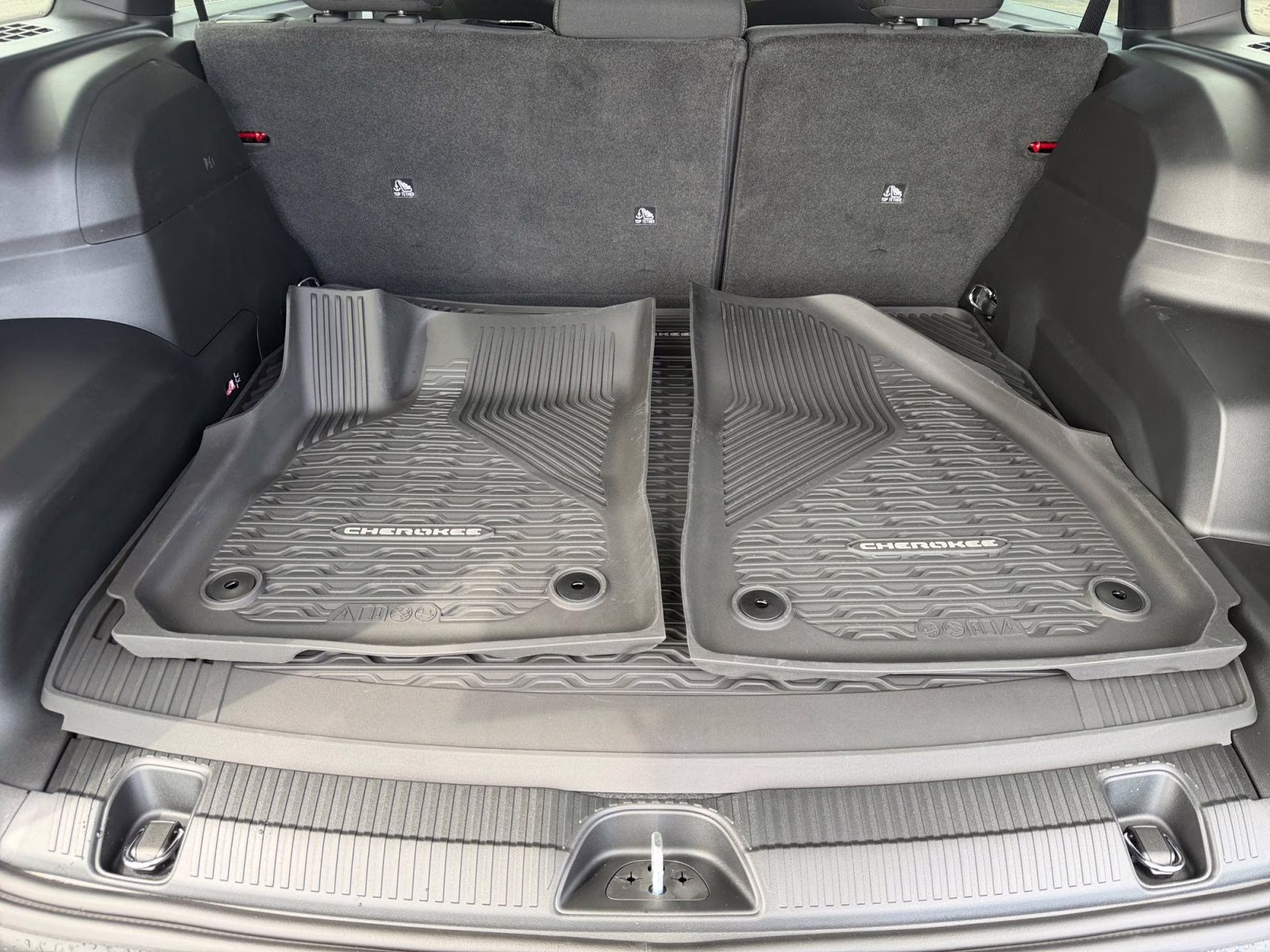 2026 Red Hot Pearlcoat Jeep Cherokee Laredo 4X4 SUV